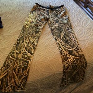 Fun camo leggings!  EUC, low waisted GWG Brand